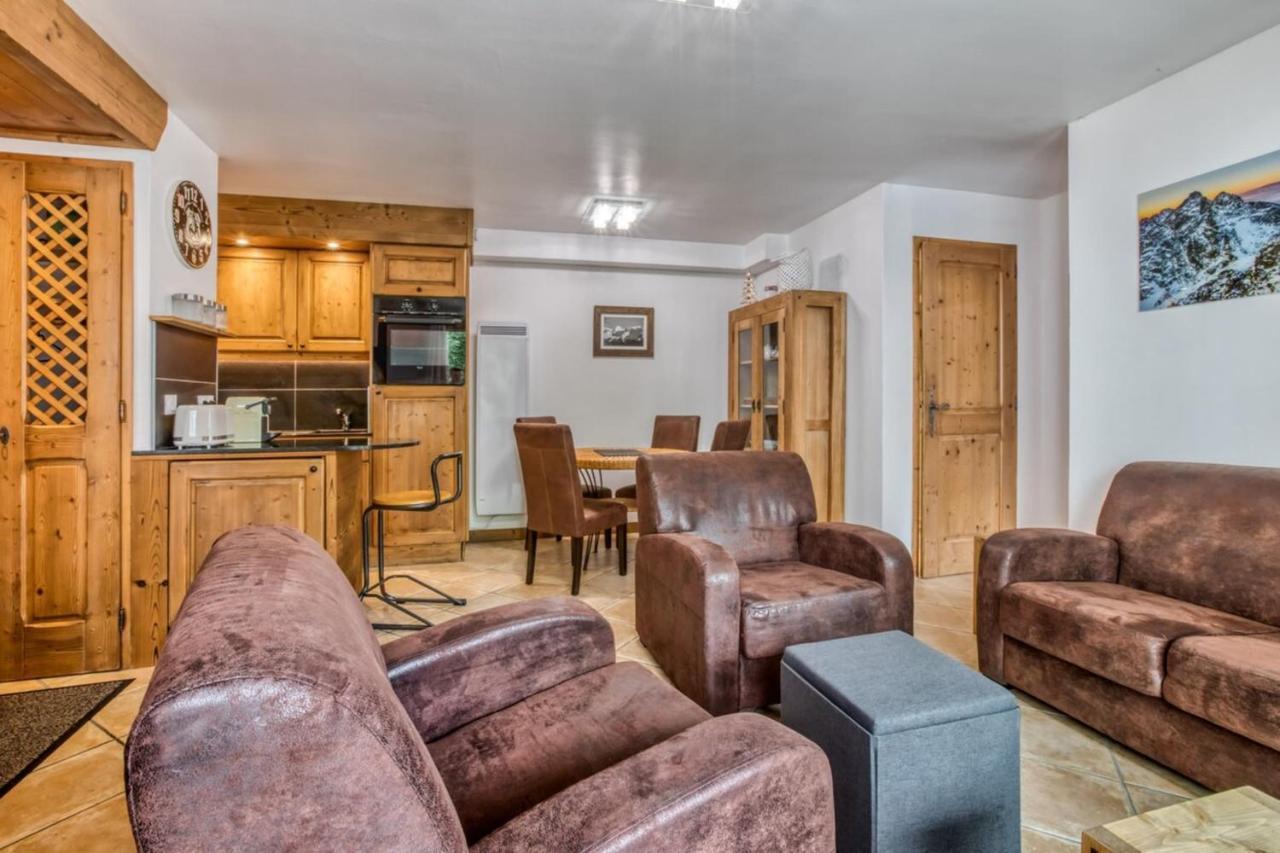 Villa Vallet- Newly Renovated 2 Bedroom Nestled Just Off The Main Street Шамони Экстерьер фото